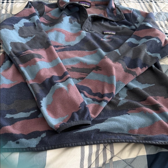 Patagonia Men's Blue and Pink Fleece Pullover - Picture 2 of 4